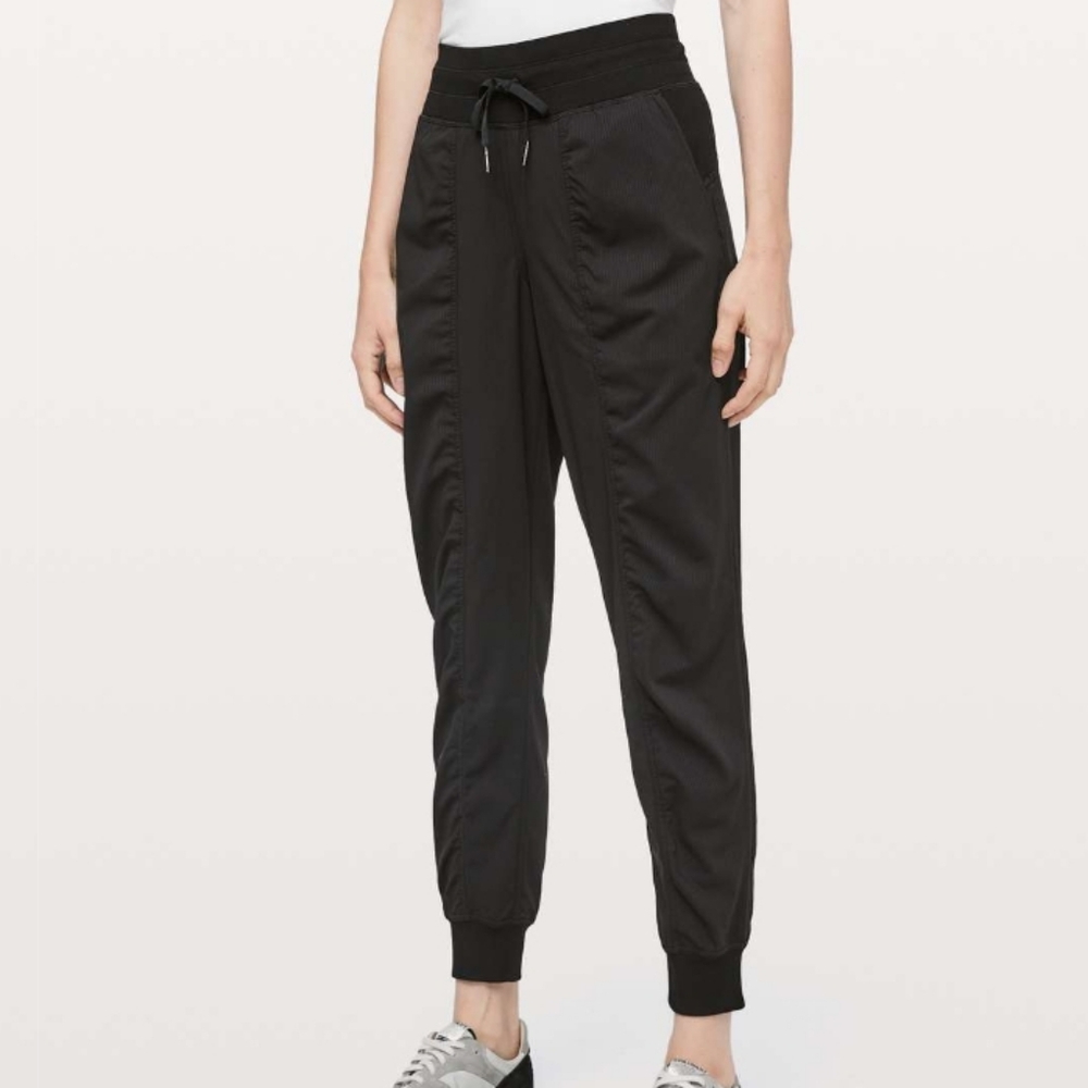 Lululemon Dance Studio Jogger *29" in Black Size 8